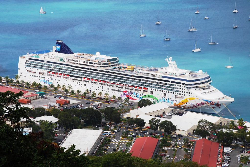 El Norwegian Pearl atracado en el Caribe CRUCEROS NORWEGIAN PEARL CARIBE CENTROAMERICA CRUCEROS CARIBBEAN CRUISES NORWEGIAN PEARL